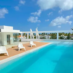 https://deluxe-studios-ducassi-rooftop-pool-playa-los-corales.comcaribbean.com